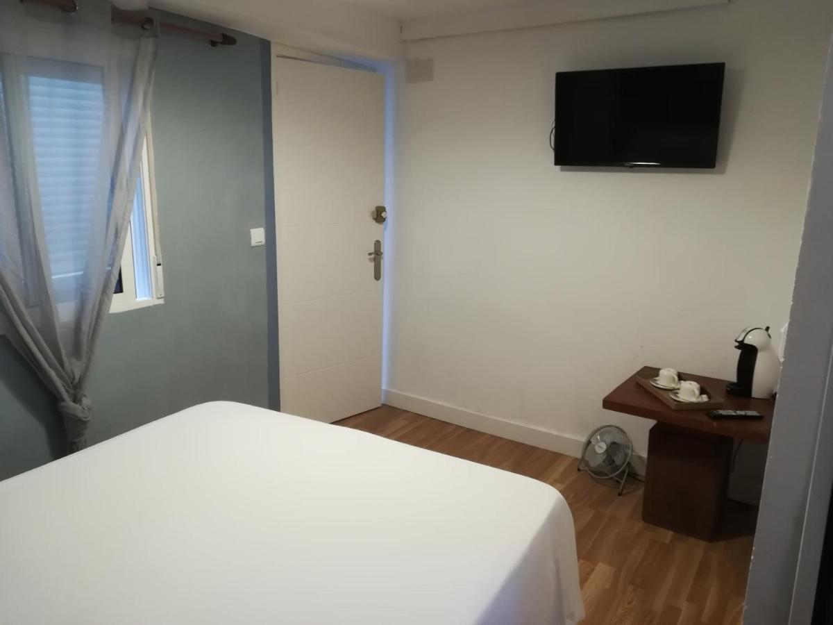 Hostal The Monkey Room Марбелья Екстер'єр фото