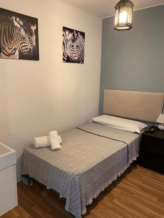Hostal The Monkey Room Марбелья Екстер'єр фото