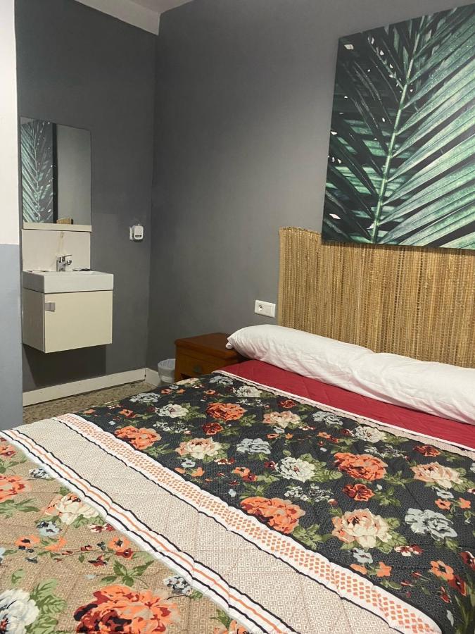 Hostal The Monkey Room Марбелья Екстер'єр фото