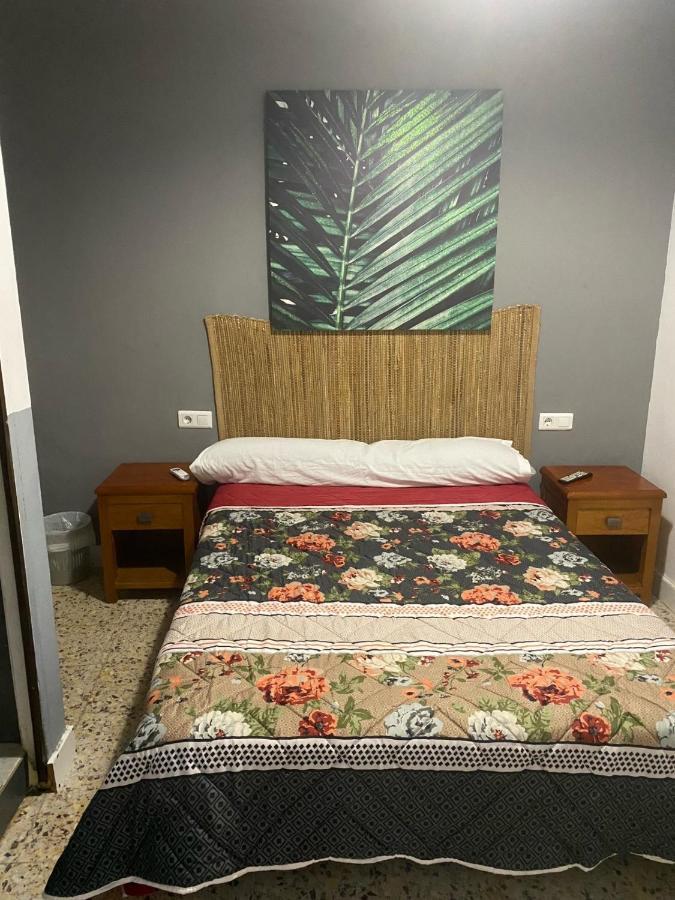 Hostal The Monkey Room Марбелья Екстер'єр фото