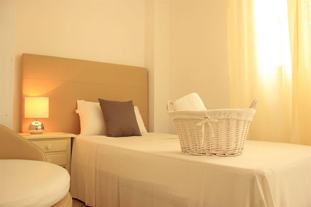 Hostal The Monkey Room Марбелья Екстер'єр фото