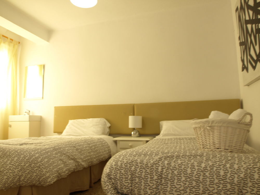 Hostal The Monkey Room Марбелья Екстер'єр фото