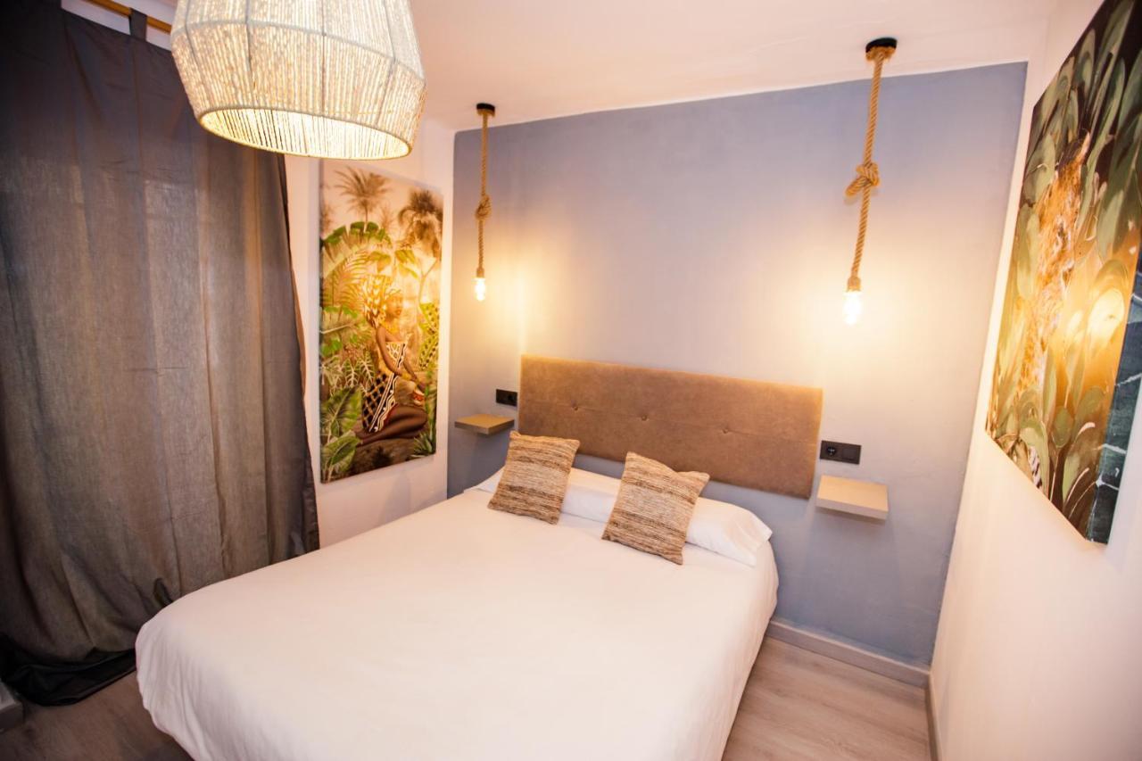 Hostal The Monkey Room Марбелья Екстер'єр фото